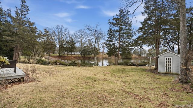 55 Leafy Way, Aquebogue, NY 11931