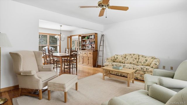 55 Leafy Way, Aquebogue, NY 11931