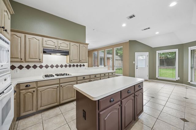 8637 Madison Drive, North Richland Hills, TX 76182