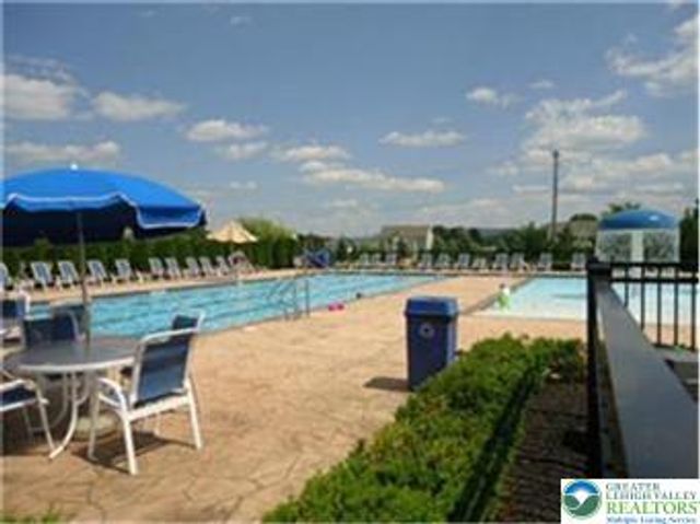 8432 Cromwell Court, Upper Macungie Twp, PA 18031