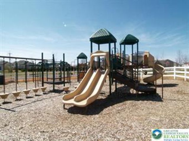 8432 Cromwell Court, Upper Macungie Twp, PA 18031