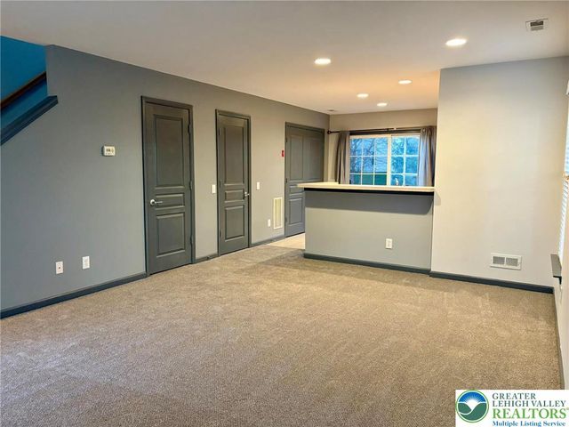 8432 Cromwell Court, Upper Macungie Twp, PA 18031