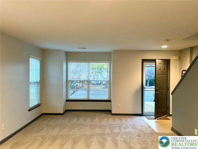 8432 Cromwell Court, Upper Macungie Twp, PA 18031