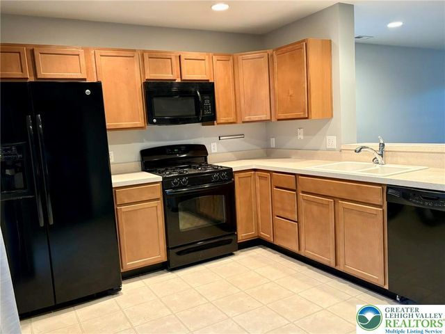 8432 Cromwell Court, Upper Macungie Twp, PA 18031