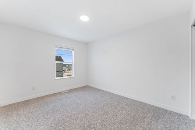 5233 Long Pointe Pass, Woodbury, MN 55129