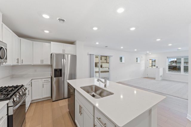 5233 Long Pointe Pass, Woodbury, MN 55129