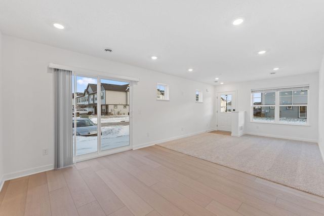 5233 Long Pointe Pass, Woodbury, MN 55129