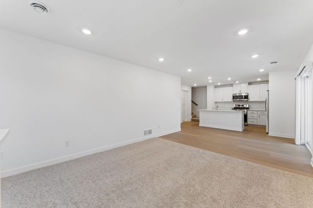 5233 Long Pointe Pass, Woodbury, MN 55129