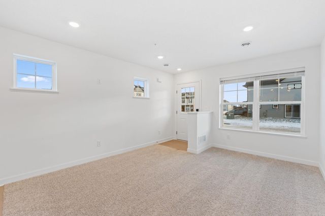 5233 Long Pointe Pass, Woodbury, MN 55129