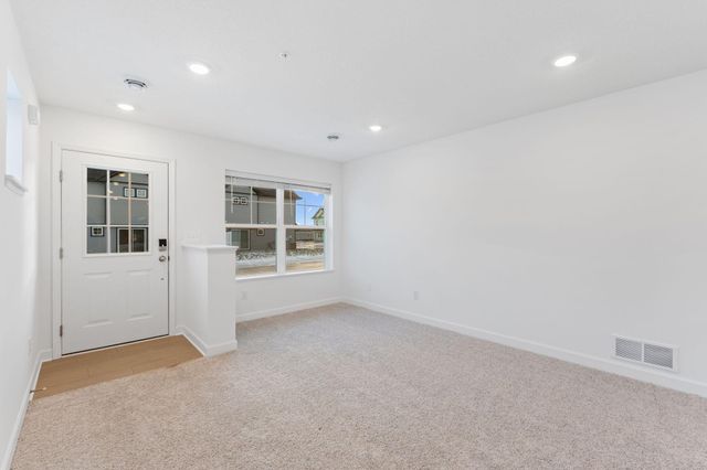 5233 Long Pointe Pass, Woodbury, MN 55129