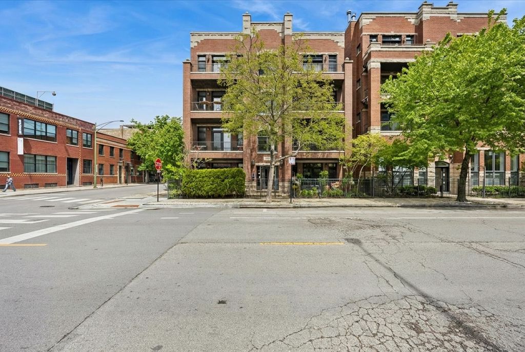 Image 1 of property listing at 1122 W Hubbard Street 3E, Chicago, IL 60642