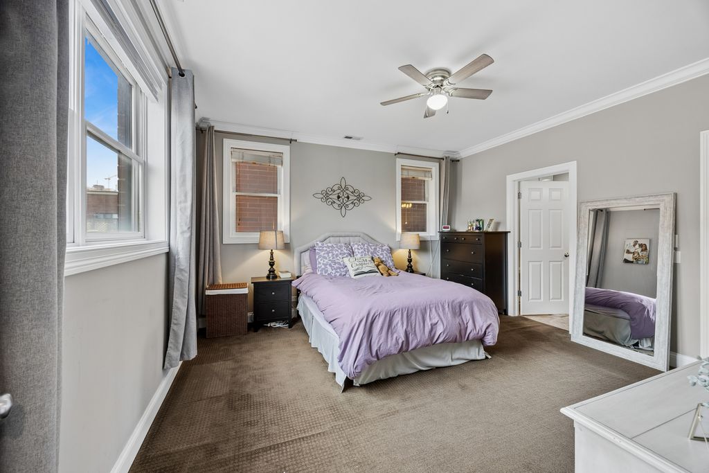 Image 11 of property listing at 1122 W Hubbard Street 3E, Chicago, IL 60642