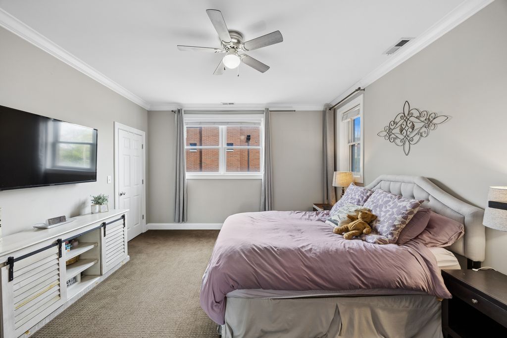 Image 12 of property listing at 1122 W Hubbard Street 3E, Chicago, IL 60642