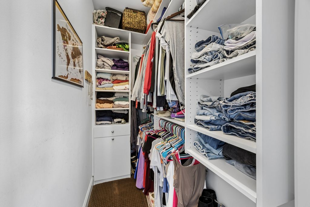 Image 13 of property listing at 1122 W Hubbard Street 3E, Chicago, IL 60642
