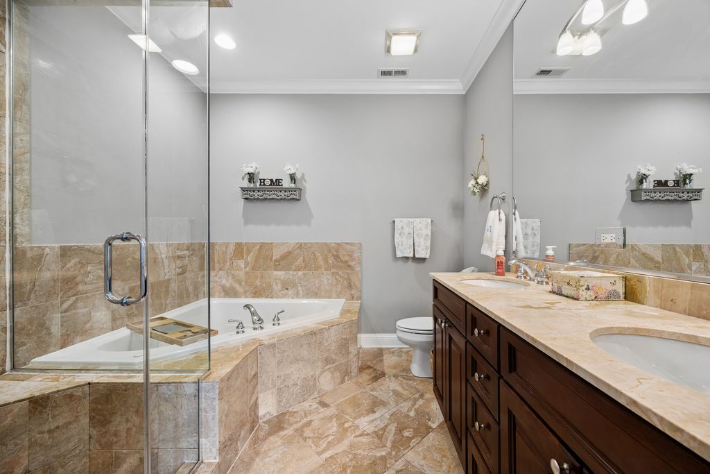 Image 14 of property listing at 1122 W Hubbard Street 3E, Chicago, IL 60642