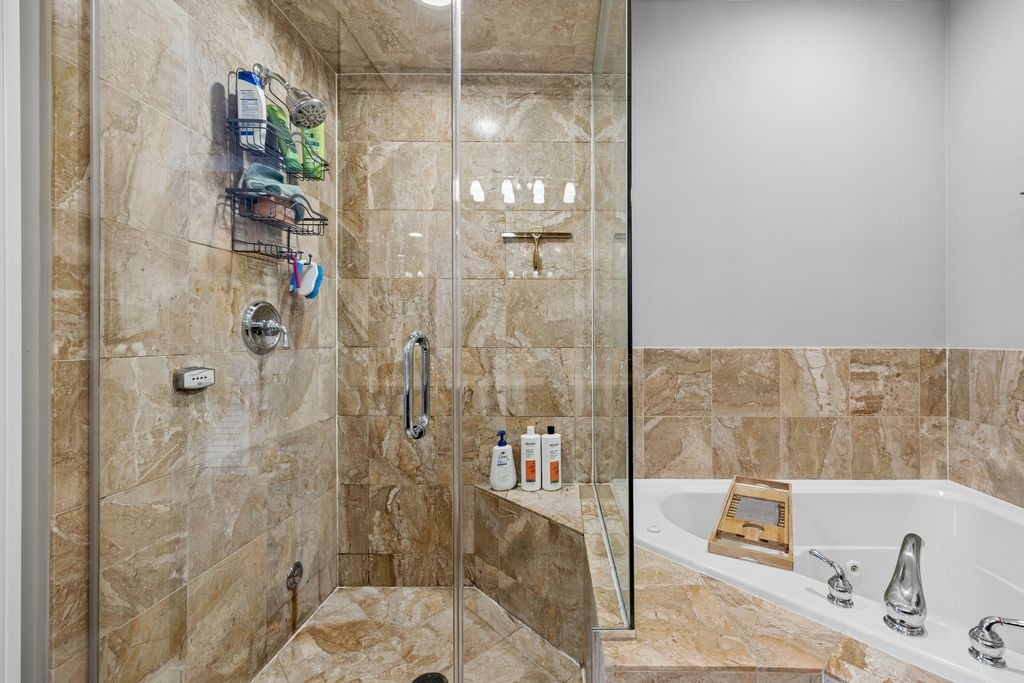 Image 15 of property listing at 1122 W Hubbard Street 3E, Chicago, IL 60642