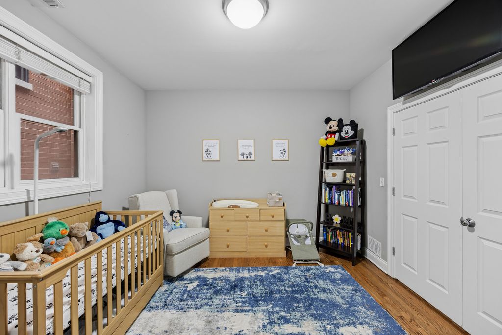 Image 17 of property listing at 1122 W Hubbard Street 3E, Chicago, IL 60642