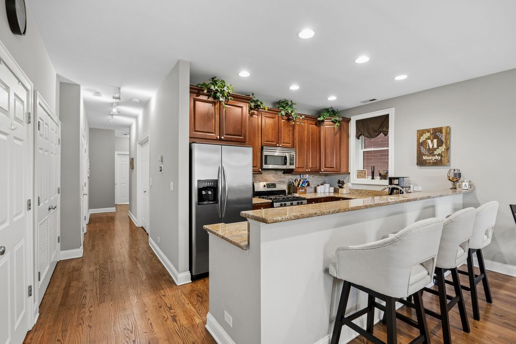 Image 6 of property listing at 1122 W Hubbard Street 3E, Chicago, IL 60642