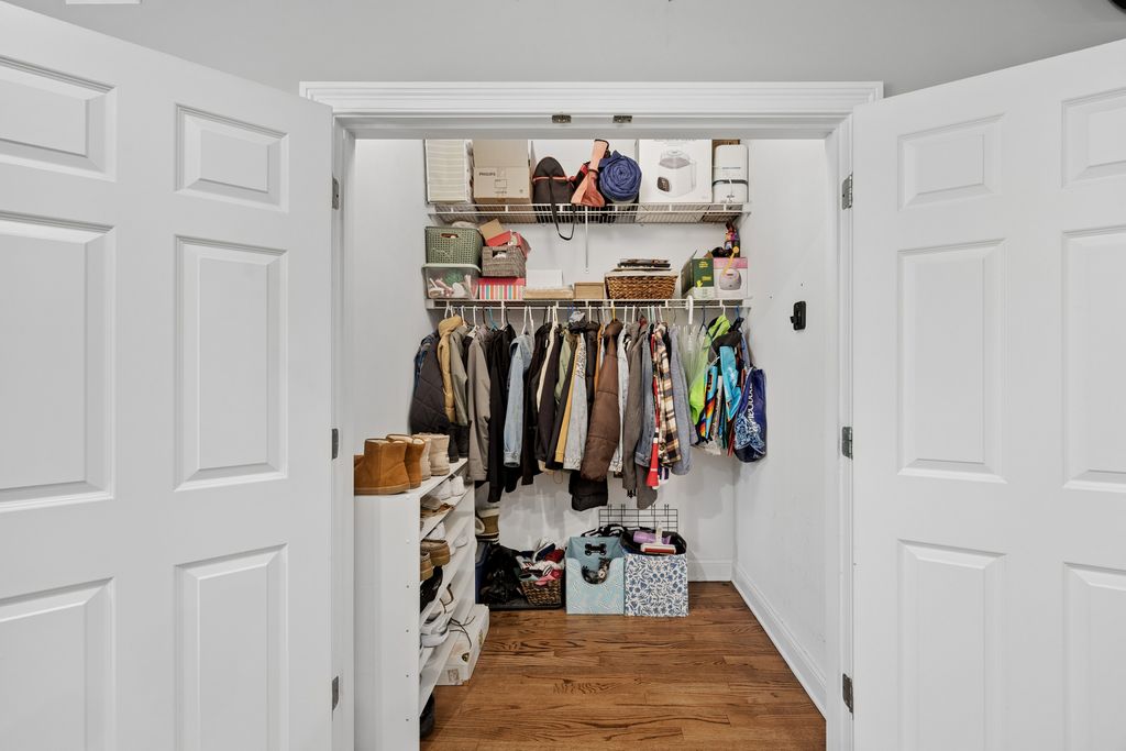 Image 10 of property listing at 1122 W Hubbard Street 3E, Chicago, IL 60642