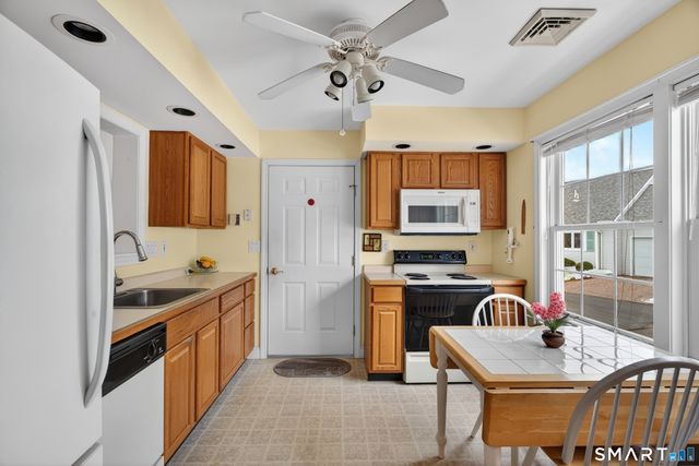 16 Silverbrook Lane 16, Clinton, CT 06413