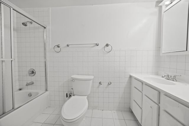 8328 S essex Avenue, Chicago, IL 60617