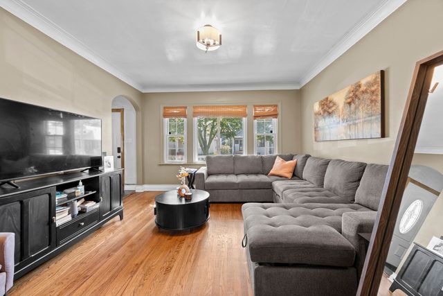 8328 S essex Avenue, Chicago, IL 60617