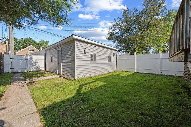 8328 S essex Avenue, Chicago, IL 60617