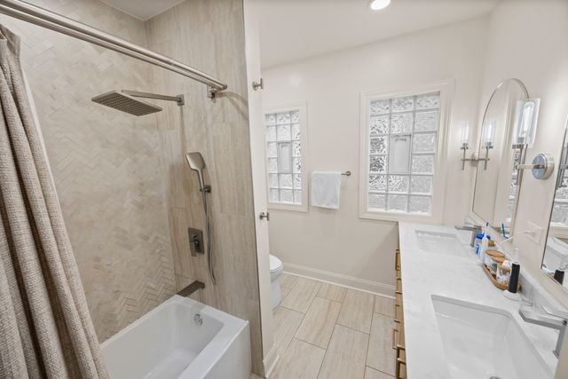 8328 S essex Avenue, Chicago, IL 60617