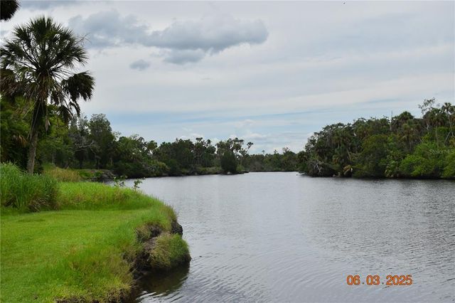 921 FAITH CIRCLE E 70, Bradenton, FL 34212