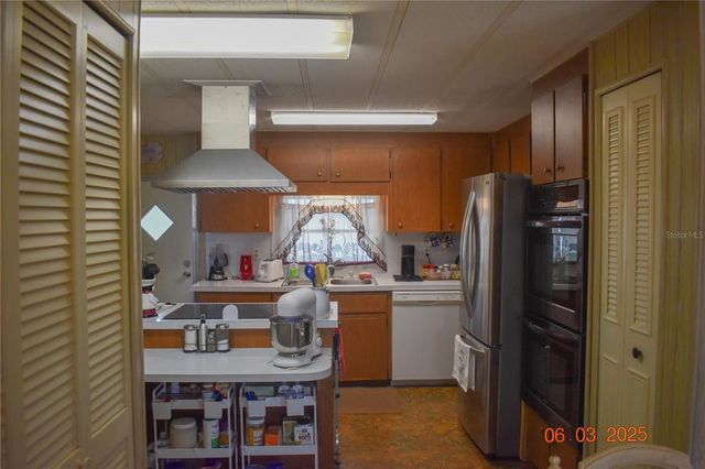921 FAITH CIRCLE E 70, Bradenton, FL 34212