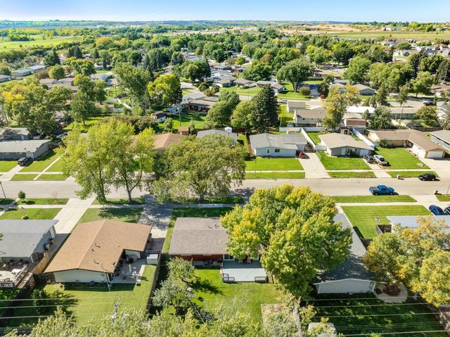 109 24TH ST SW, Minot, ND 58701