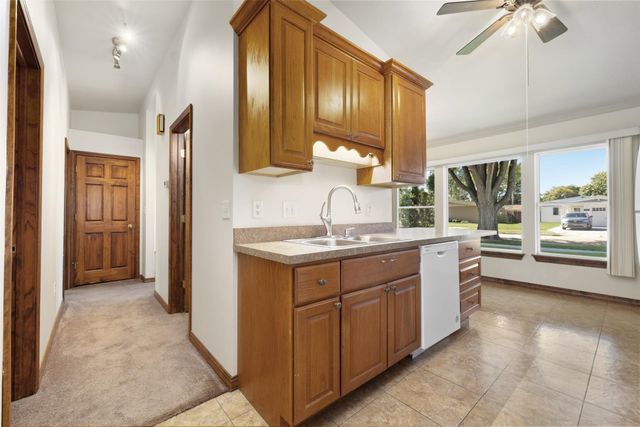 109 24TH ST SW, Minot, ND 58701