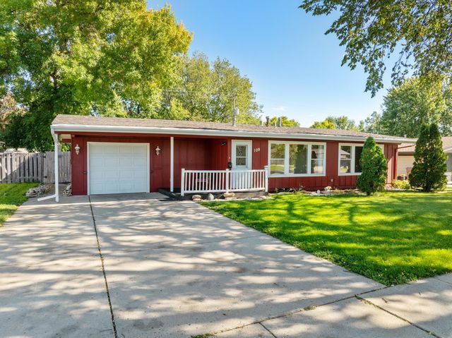 109 24TH ST SW, Minot, ND 58701