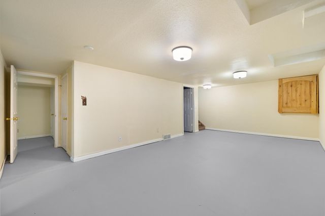 109 24TH ST SW, Minot, ND 58701