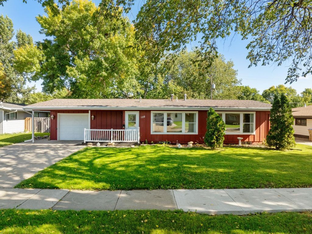 109 24TH ST SW, Minot, ND 58701