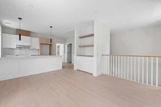 10-3 Corinthian Rd 3, Somerville, MA 02144