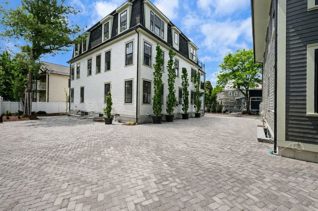 10-3 Corinthian Rd 3, Somerville, MA 02144