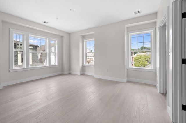 10-3 Corinthian Rd 3, Somerville, MA 02144