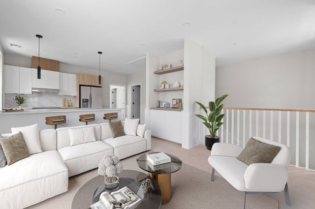 10-3 Corinthian Rd 3, Somerville, MA 02144