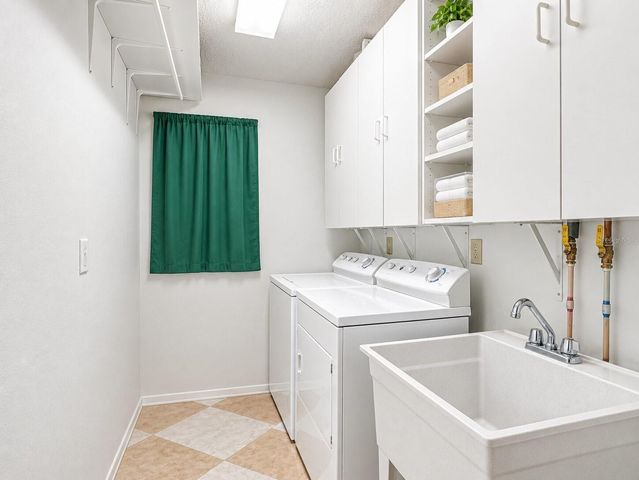 5031 BARRINGTON CIRCLE 601, Sarasota, FL 34234