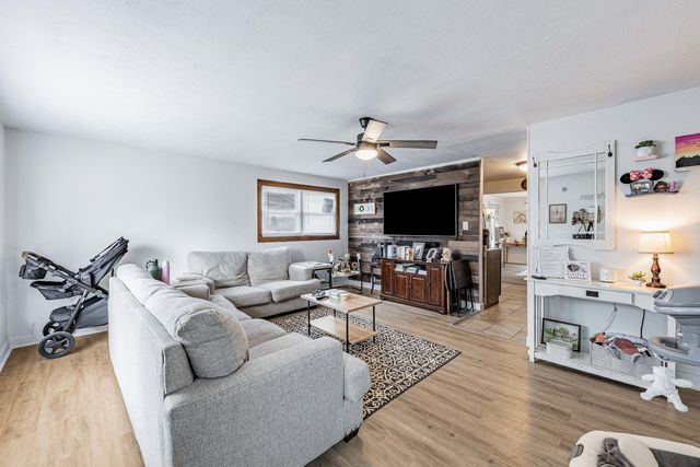 4029 W 90th Place 4029, Hometown, IL 60456