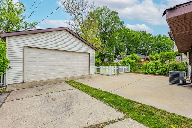 4029 W 90th Place 4029, Hometown, IL 60456
