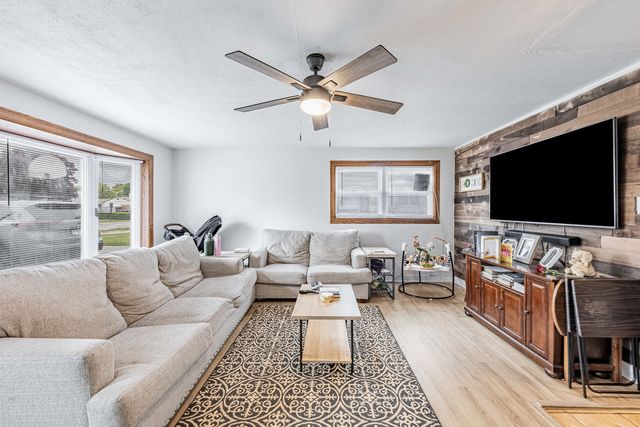 4029 W 90th Place 4029, Hometown, IL 60456