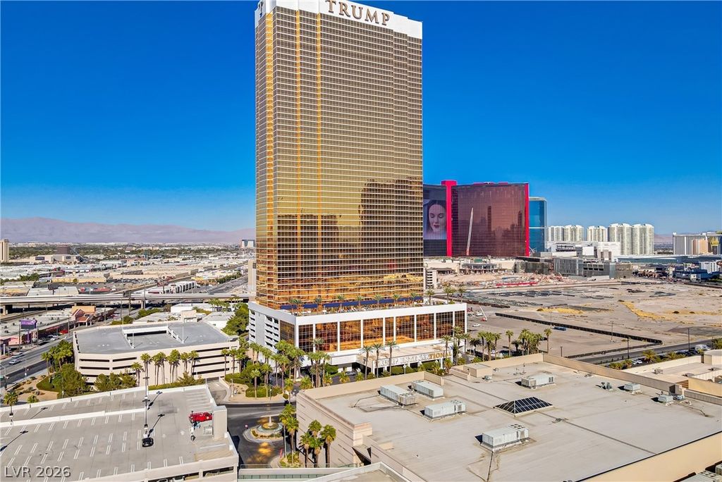 2000 North Fashion Show Drive 3118, Las Vegas, NV 89109 — exterior