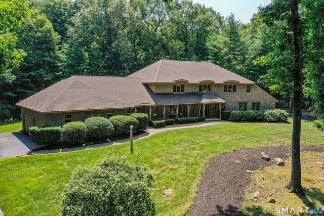 33 Saxon Woods, Avon, CT 06001