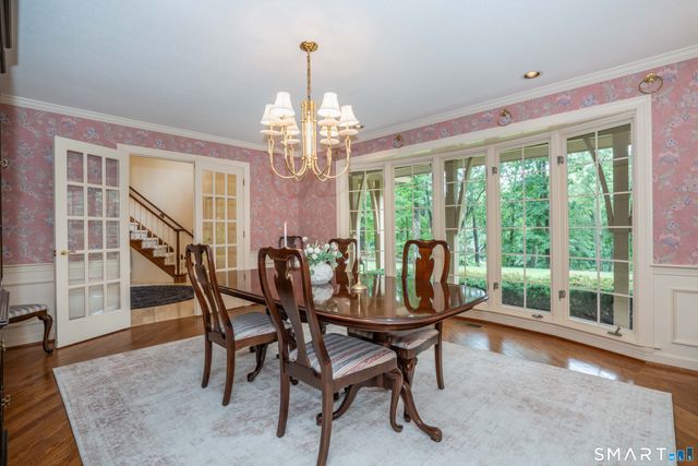33 Saxon Woods, Avon, CT 06001