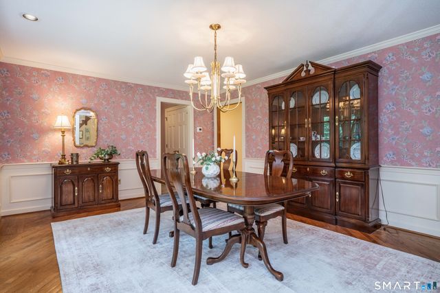 33 Saxon Woods, Avon, CT 06001