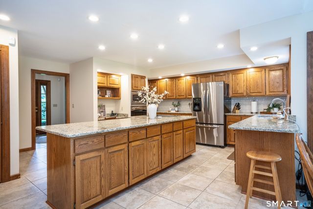 33 Saxon Woods, Avon, CT 06001