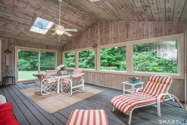 33 Saxon Woods, Avon, CT 06001