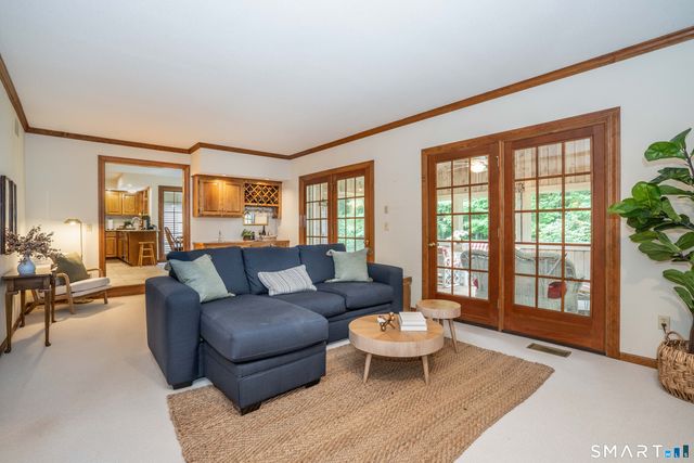 33 Saxon Woods, Avon, CT 06001